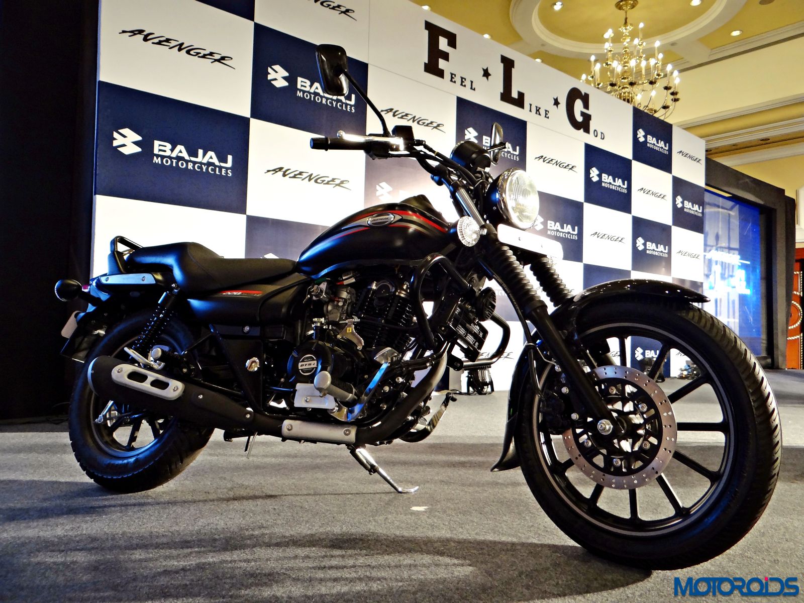 Bajaj Avenger 220 Street